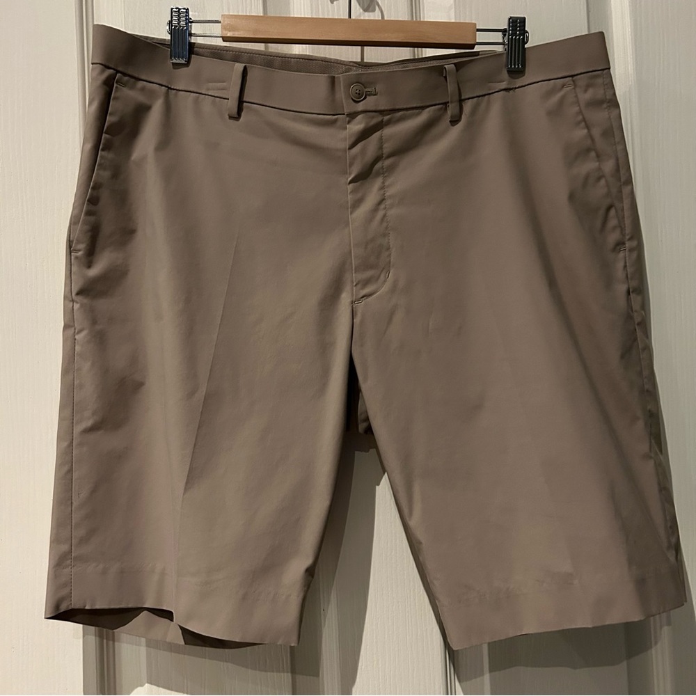 Uniqlo khaki flat front shorts